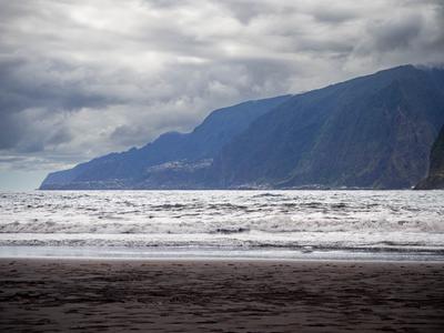 02-Madeira-Seixal_Beach.jpg